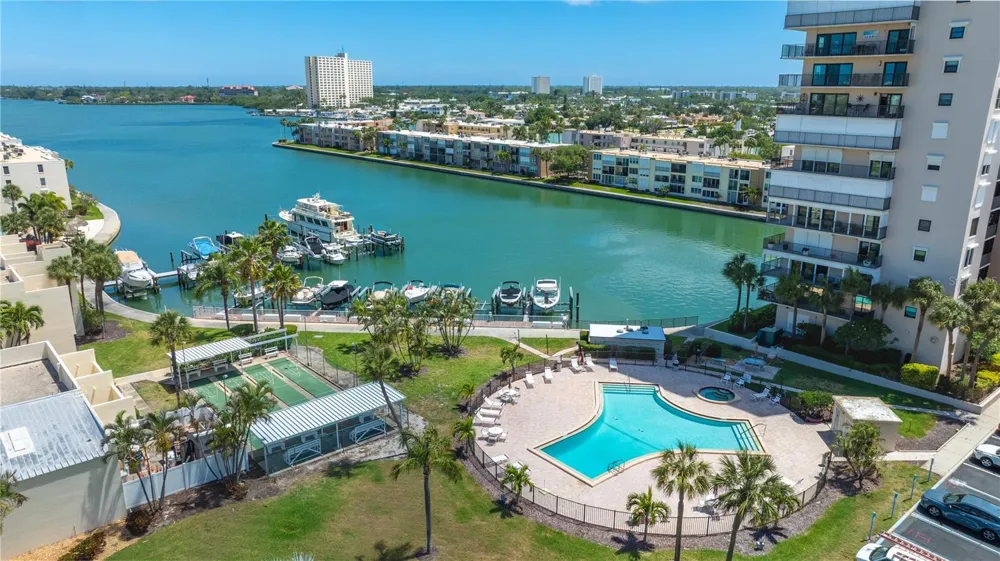 7425 BAY ISLAND DRIVE S #104 South Pasadena, FL 33707