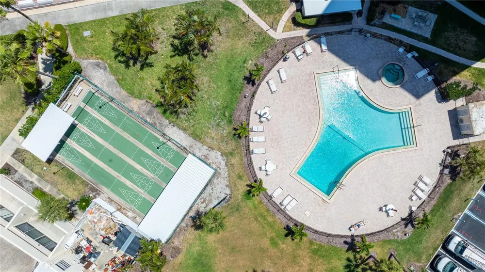 7425 BAY ISLAND DRIVE S #104 South Pasadena, FL 33707