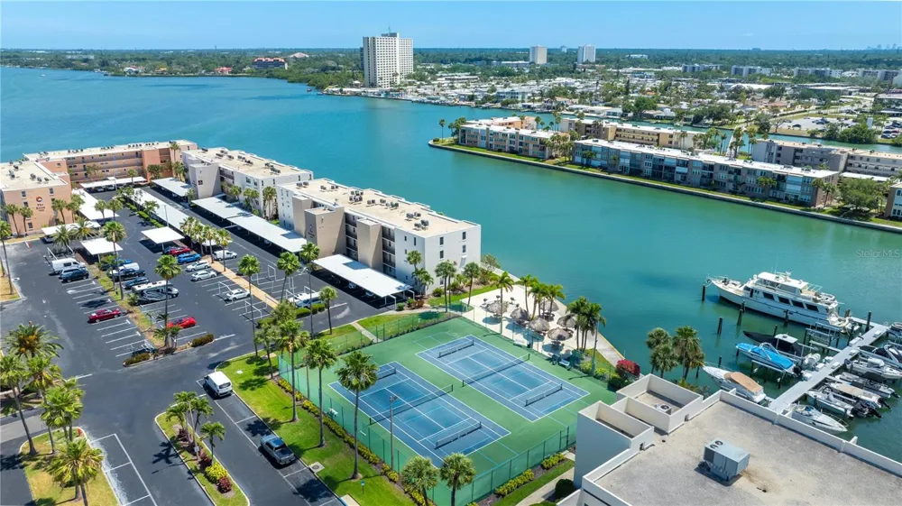 7425 BAY ISLAND DRIVE S #104 South Pasadena, FL 33707