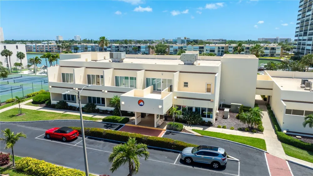 7425 BAY ISLAND DRIVE S #104 South Pasadena, FL 33707