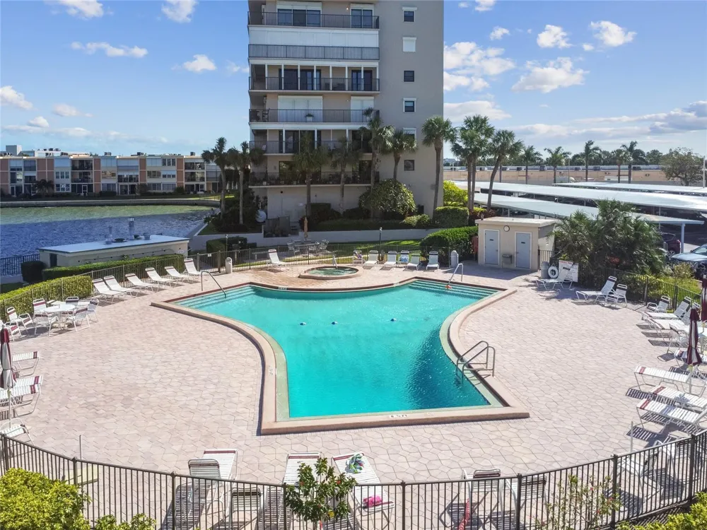 7425 BAY ISLAND DRIVE S #104 South Pasadena, FL 33707
