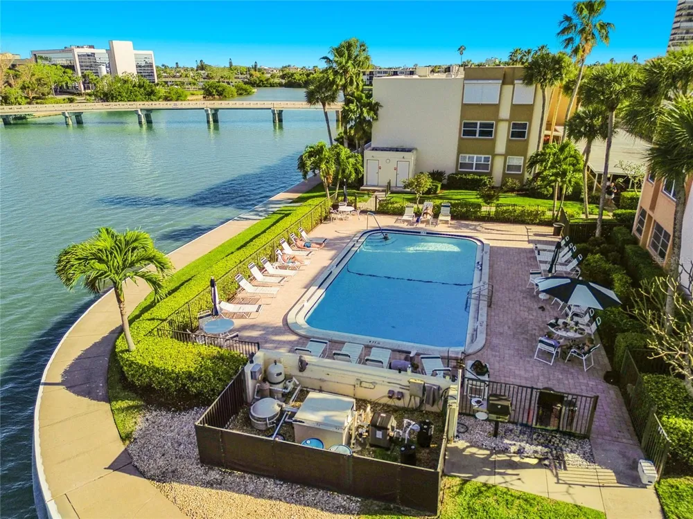 7425 BAY ISLAND DRIVE S #104 South Pasadena, FL 33707