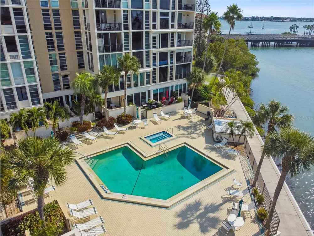 7425 BAY ISLAND DRIVE S #104 South Pasadena, FL 33707