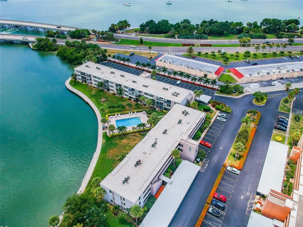 7425 BAY ISLAND DRIVE S #104 South Pasadena, FL 33707