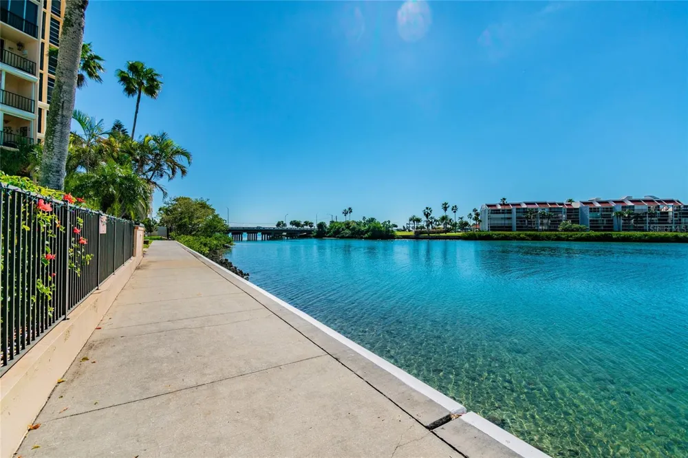 7425 BAY ISLAND DRIVE S #104 South Pasadena, FL 33707