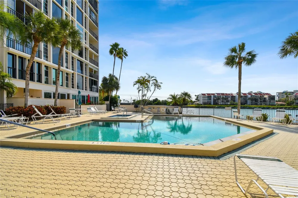 7425 BAY ISLAND DRIVE S #104 South Pasadena, FL 33707