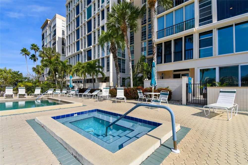7425 BAY ISLAND DRIVE S #104 South Pasadena, FL 33707