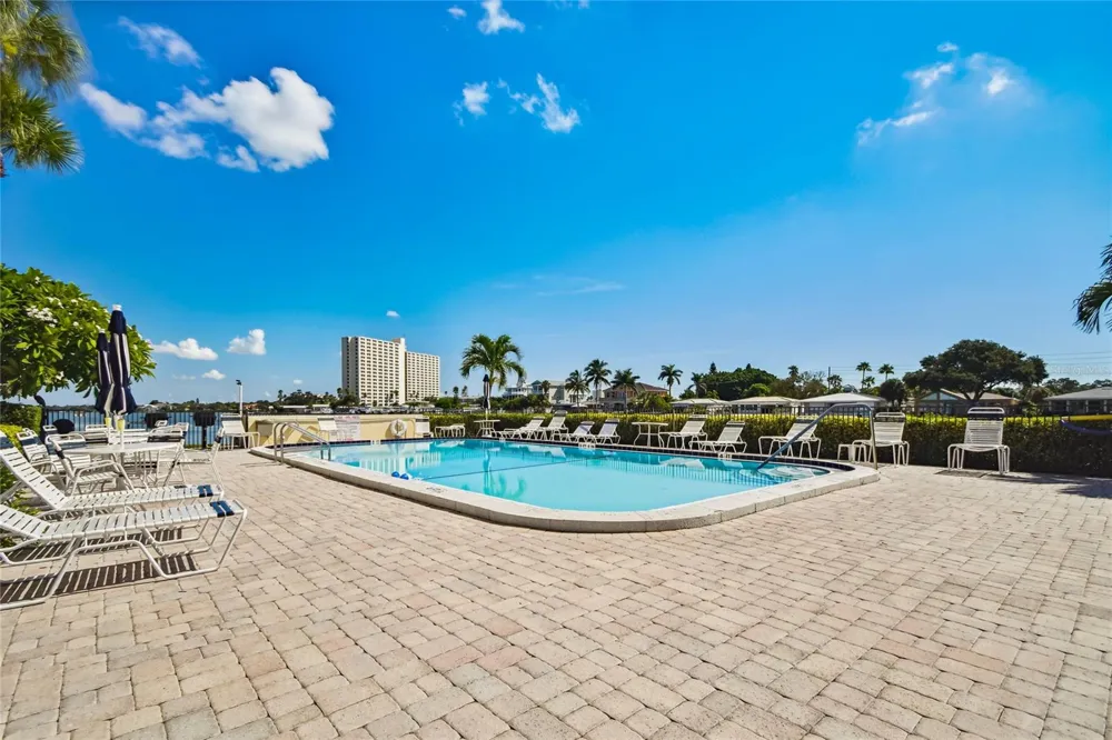 7425 BAY ISLAND DRIVE S #104 South Pasadena, FL 33707