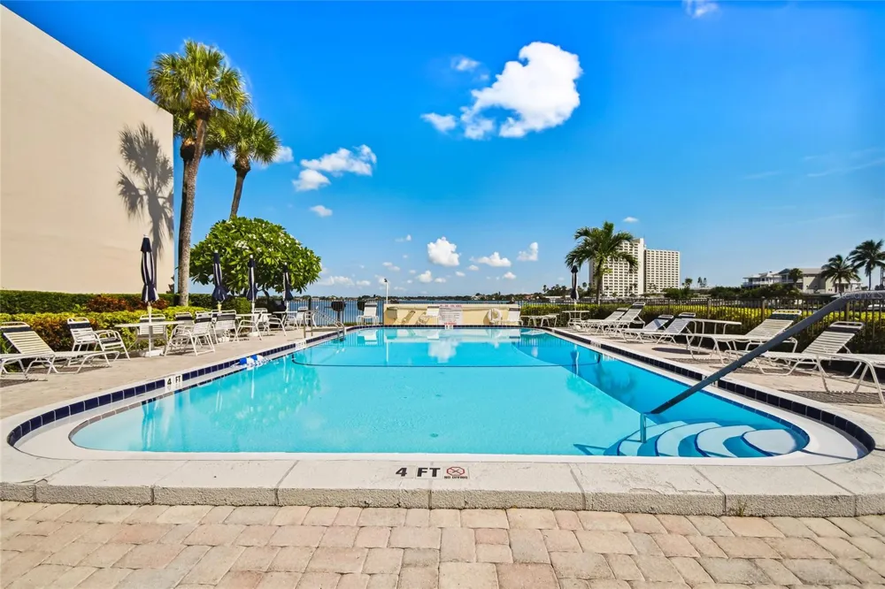 7425 BAY ISLAND DRIVE S #104 South Pasadena, FL 33707