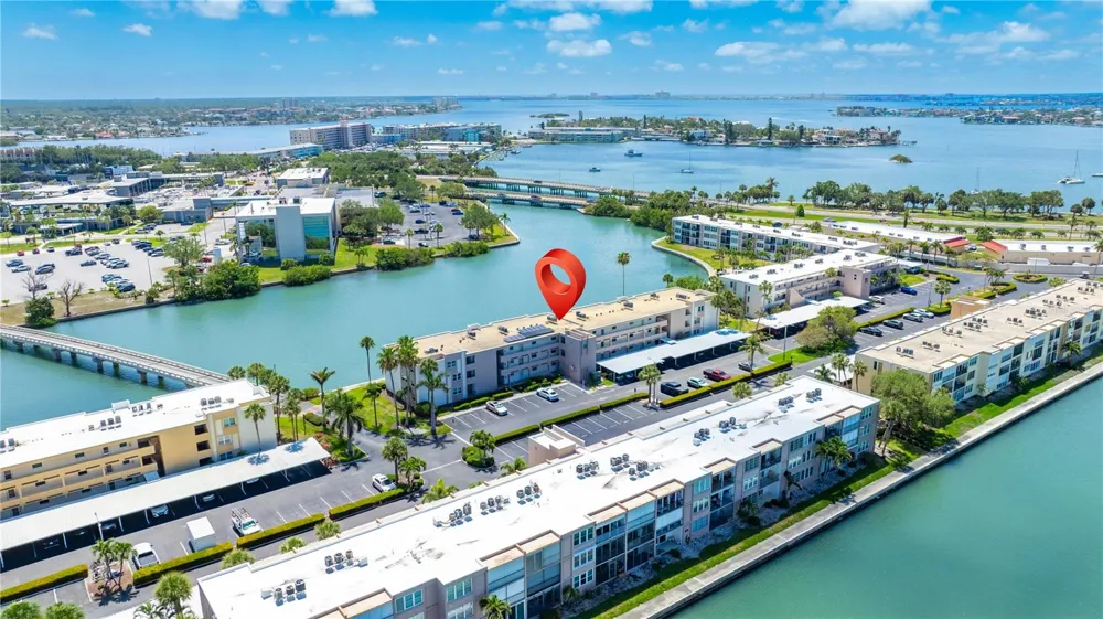 7425 BAY ISLAND DRIVE S #104 South Pasadena, FL 33707