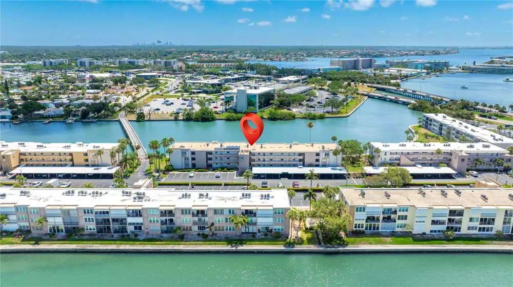 7425 BAY ISLAND DRIVE S #104 South Pasadena, FL 33707