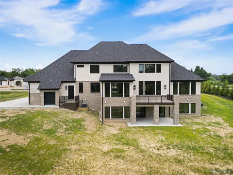 1812 VISTA DRIVE