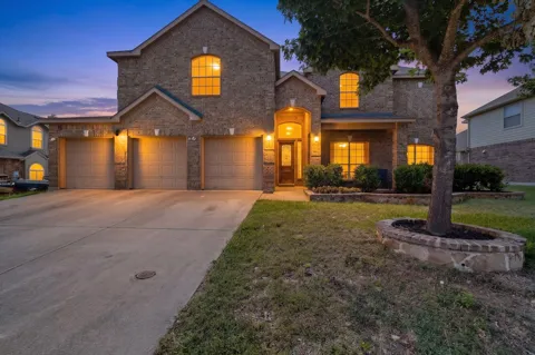 914 Hidden Lakes Drive