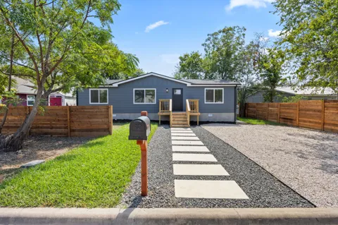 404 E Pecan Street