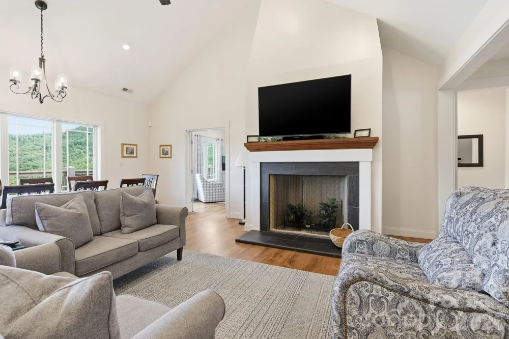 229 JD TRAIL Candler, NC 28715