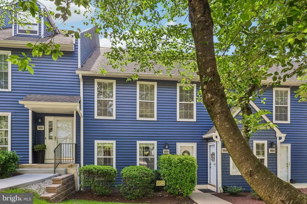 1009 ROUNDHOUSE COURT #3