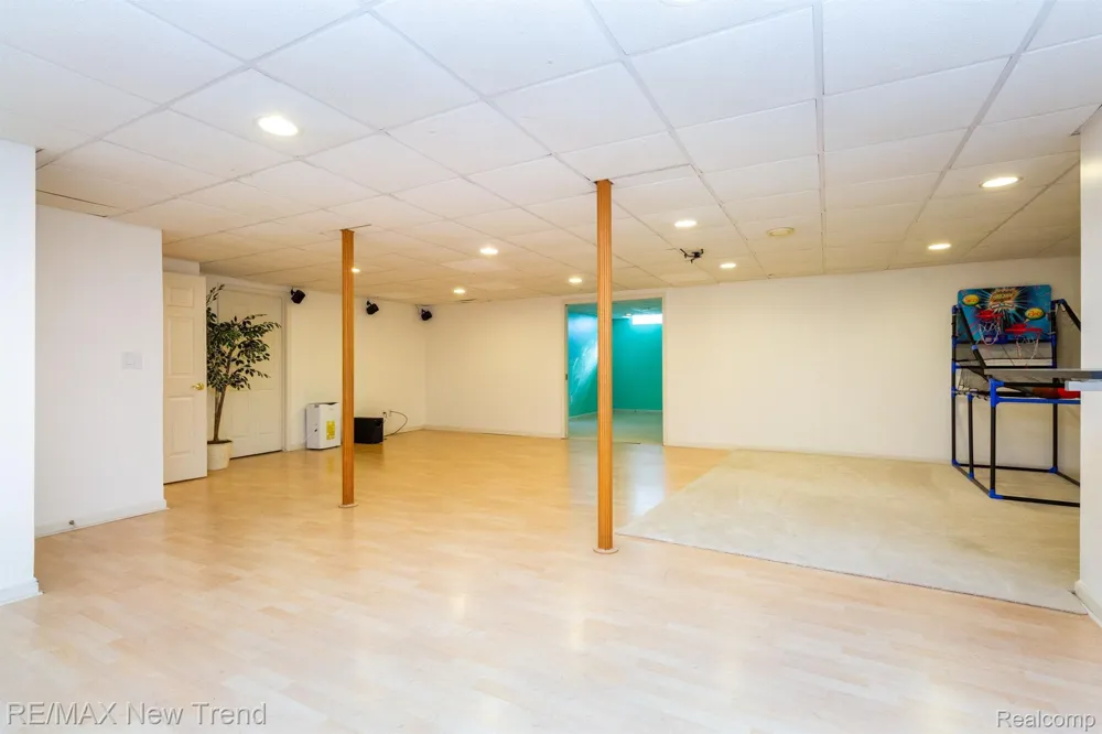 43159 Sandstone Novi City, MI 48377