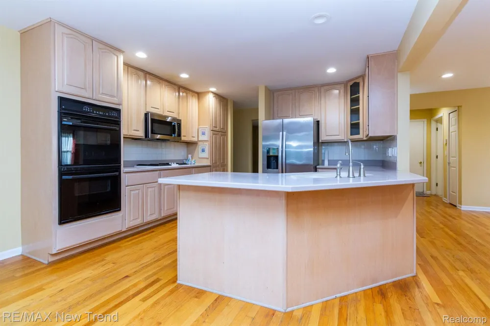 43159 Sandstone Novi City, MI 48377