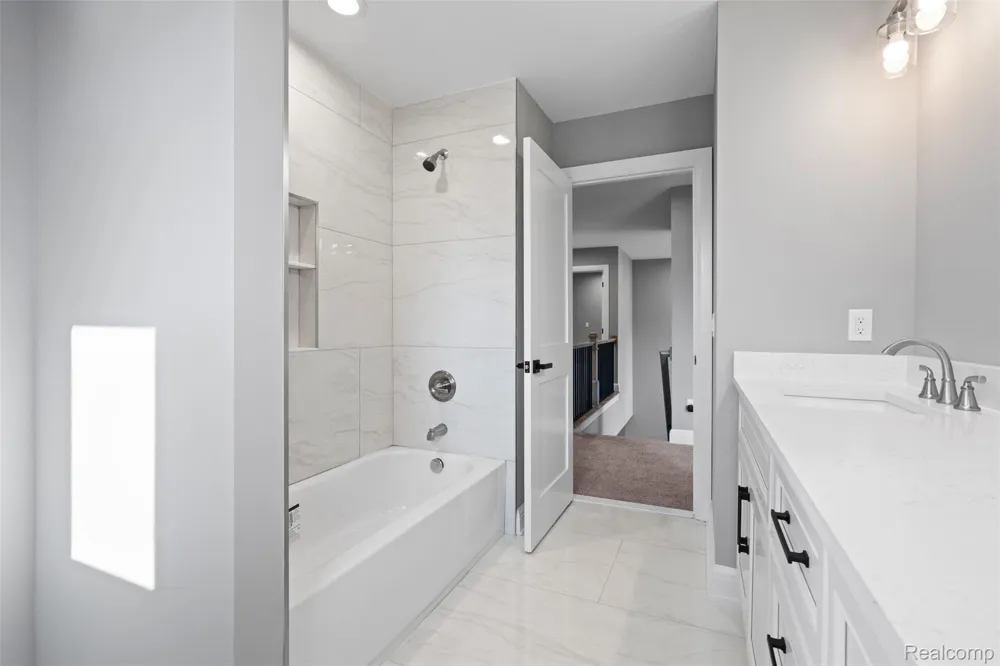 2185 Heidi Drive Addison Township, MI 48370