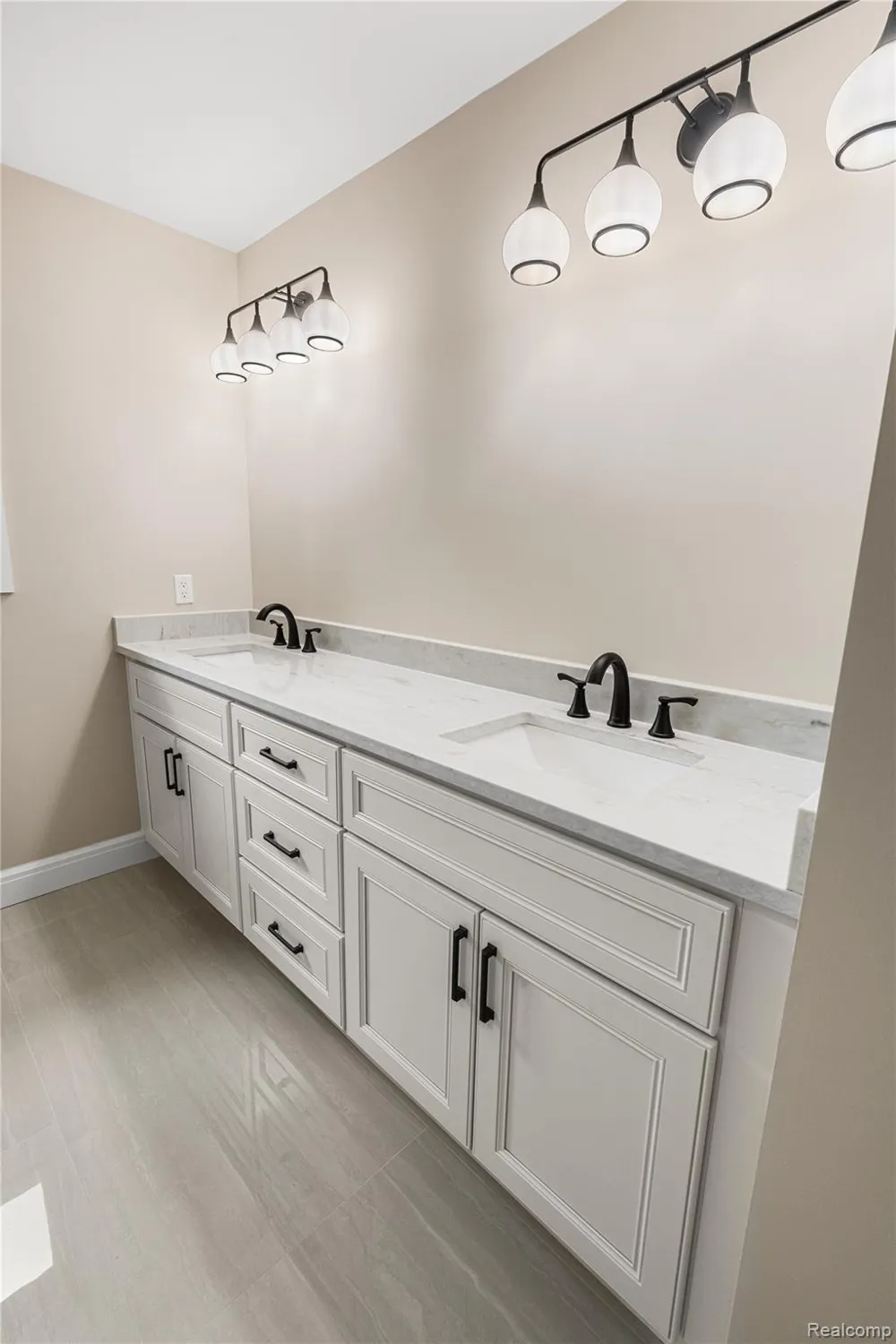 2185 Heidi Drive Addison Township, MI 48370