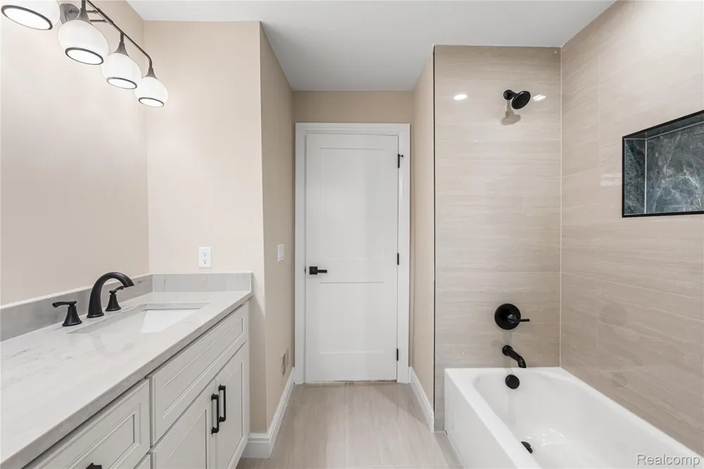 2185 Heidi Drive Addison Township, MI 48370