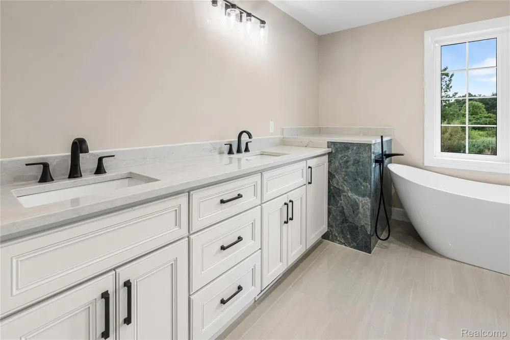 2185 Heidi Drive Addison Township, MI 48370