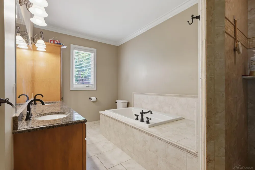 6241 Parliament Drive Washington Township, MI 48095