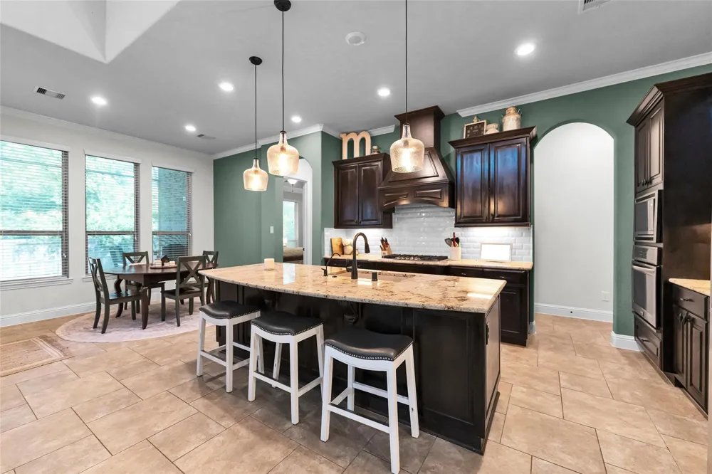 214 Reynosa Court Pinehurst, TX 77362