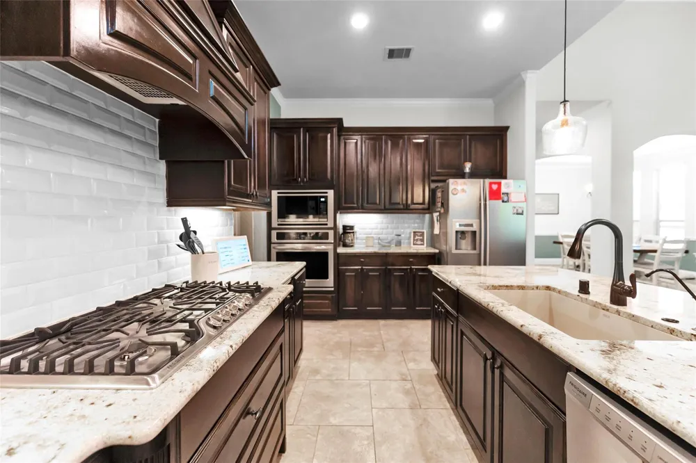 214 Reynosa Court Pinehurst, TX 77362