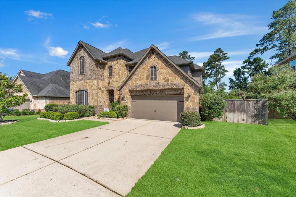 214 Reynosa Court Pinehurst, TX 77362