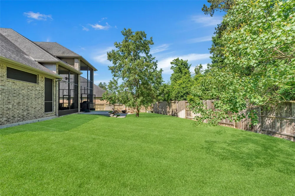214 Reynosa Court Pinehurst, TX 77362
