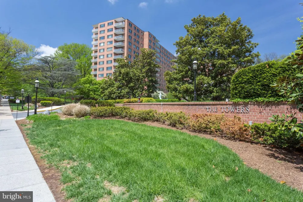 4201 CATHEDRAL AVENUE NW #212E