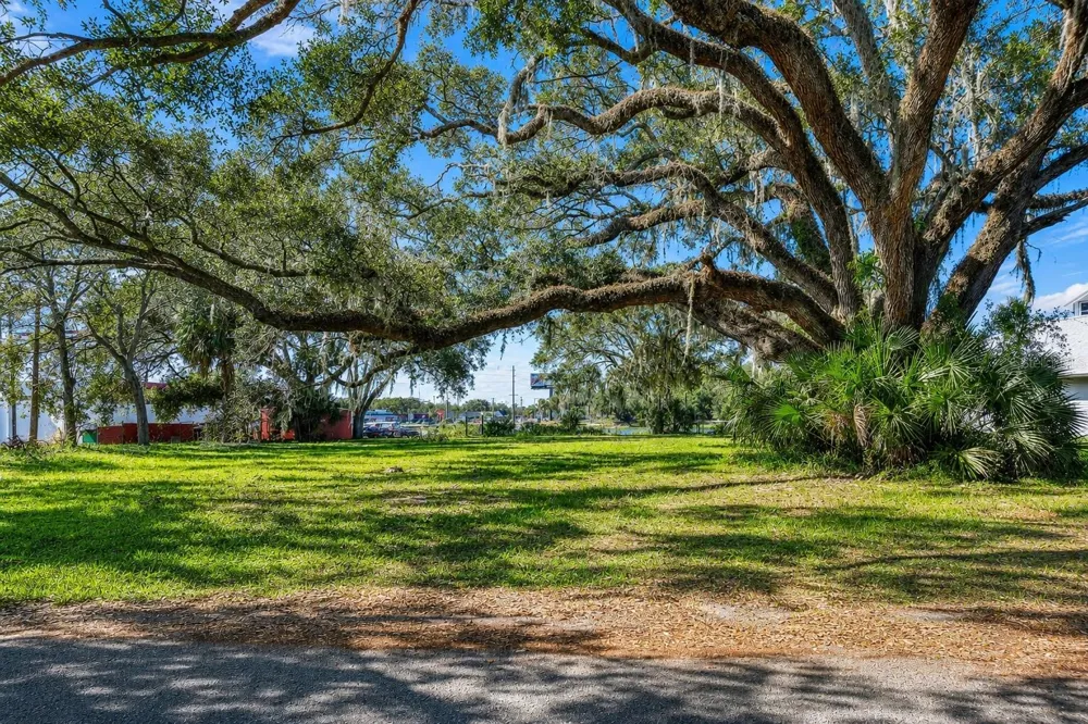 1214 W BRANDON BOULEVARD Brandon, FL 33511