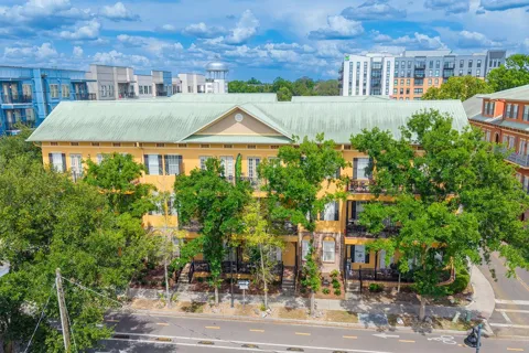 325 NW 14TH STREET #205