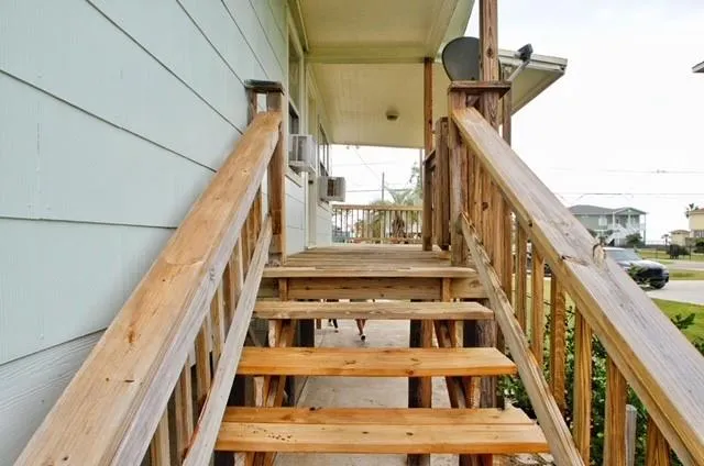 1112 7th Street San Leon, TX 77539
