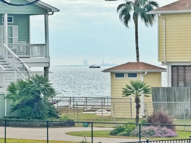 1112 7th Street San Leon, TX 77539