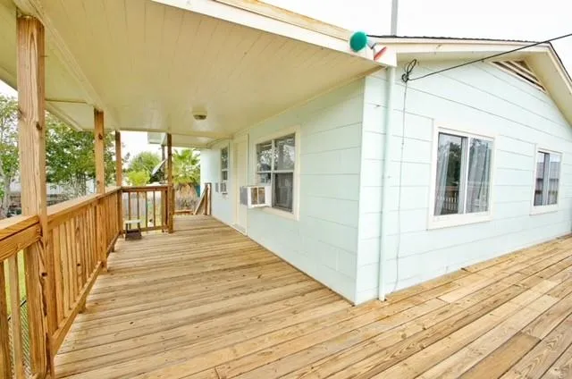 1112 7th Street San Leon, TX 77539