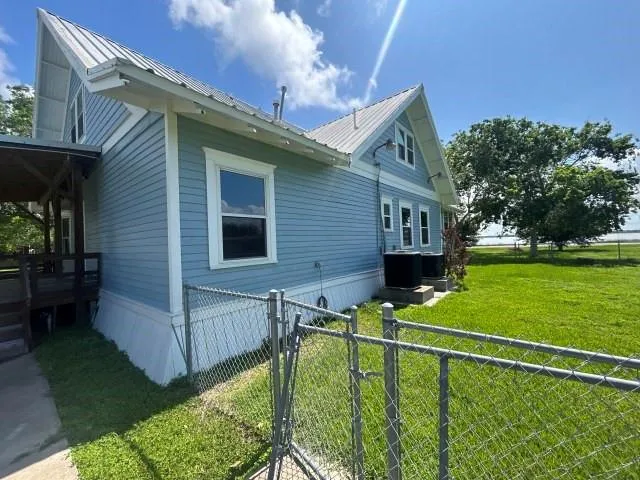 2203 E Bayshore Drive Palacios, TX 77465