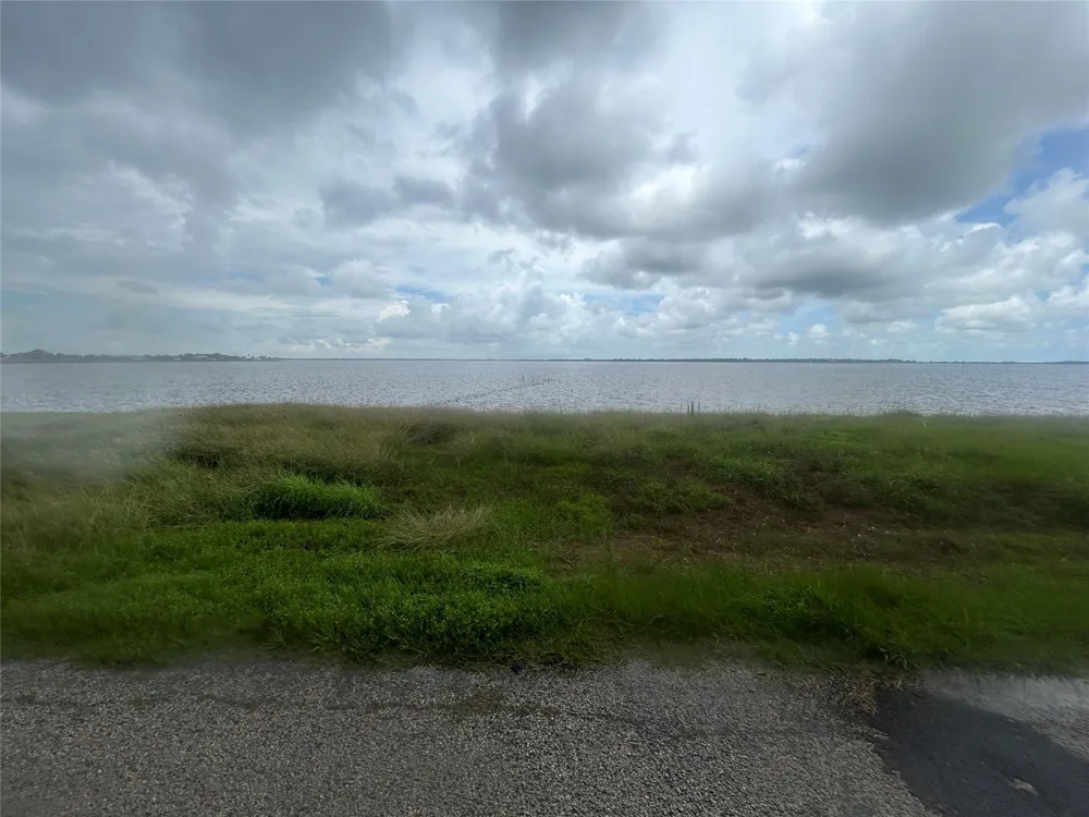 2203 E Bayshore Drive Palacios, TX 77465