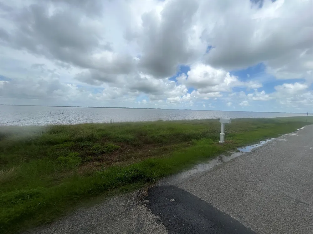 2203 E Bayshore Drive Palacios, TX 77465