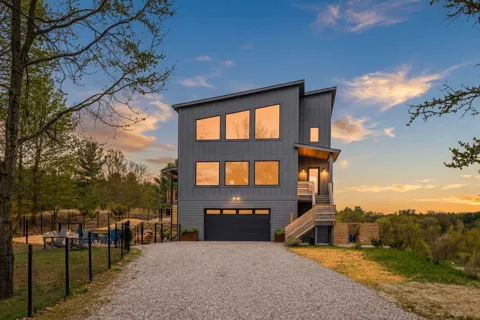 2810 Holiday Village Court