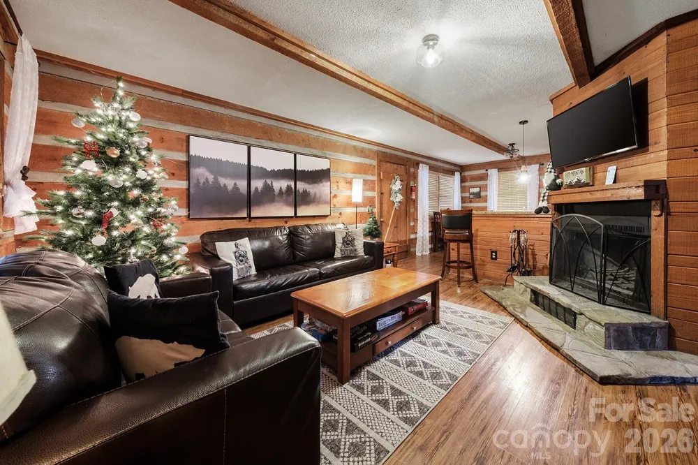 658 Biltmore Circle Bryson City, NC 28713