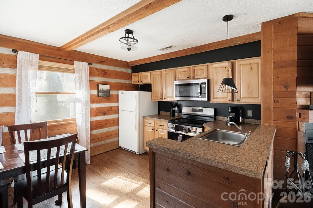 658 Biltmore Circle Bryson City, NC 28713