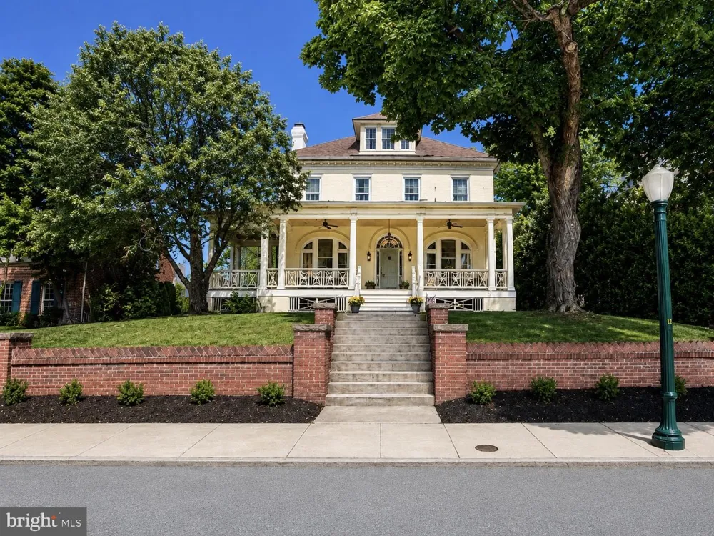 1009 OAK HILL AVENUE Hagerstown, MD 21742