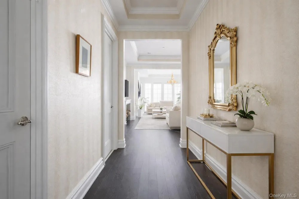 3000 Royal Court #3201 North Hills, NY 11040