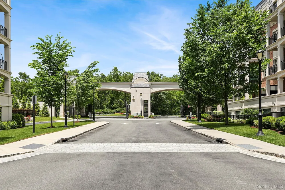 3000 Royal Court #3201 North Hills, NY 11040