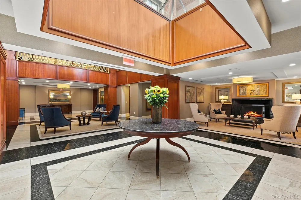 3000 Royal Court #3201 North Hills, NY 11040