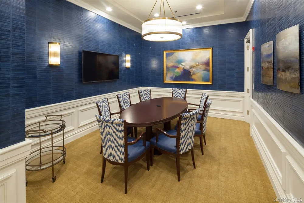 3000 Royal Court #3201 North Hills, NY 11040