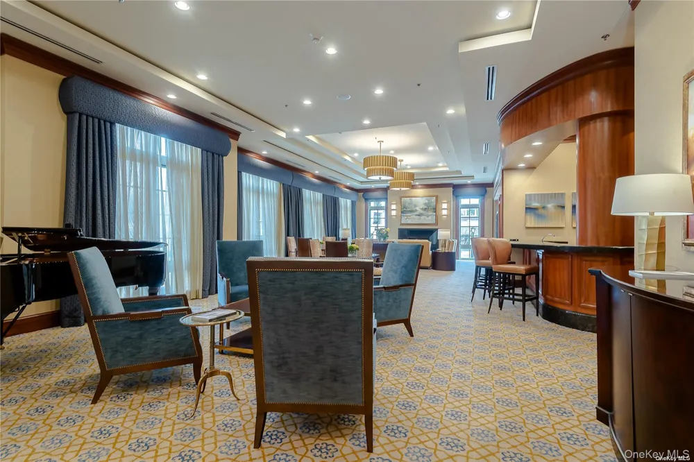 3000 Royal Court #3201 North Hills, NY 11040