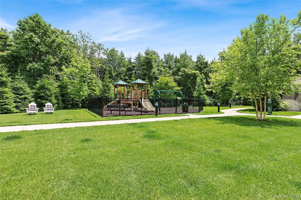 3000 Royal Court #3201 North Hills, NY 11040